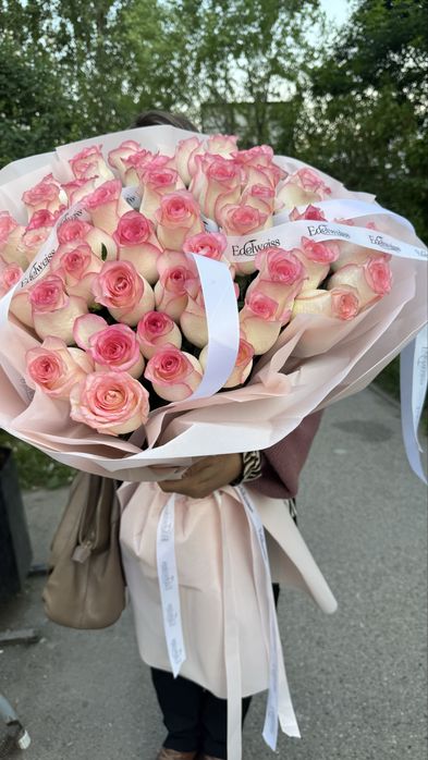 Букет . Pink Mondial сорт. 51 роза.