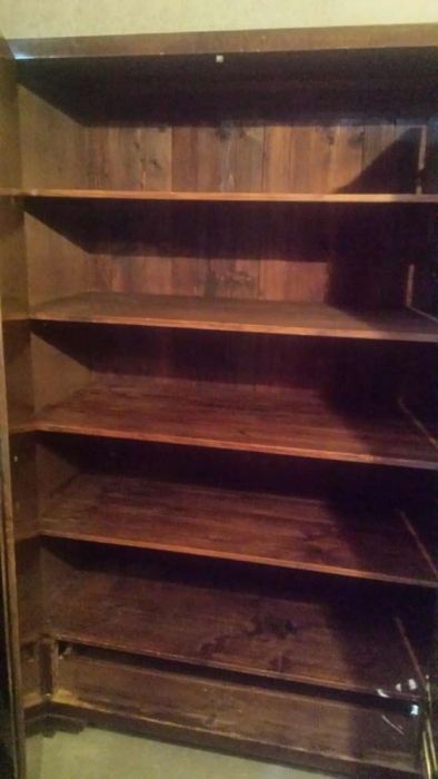 De vânzare mobilă din nuc