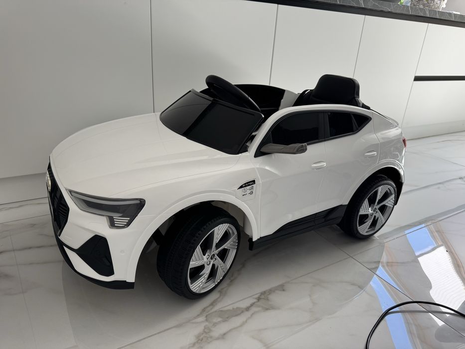 Акумулаторен джип Audi e-tron sportback