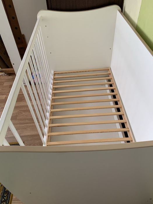 Бебешко легло което става после на бюро