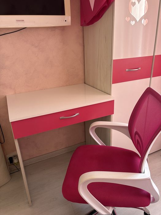 Маса + 6стола 280€ , детско бюро + стол  80€