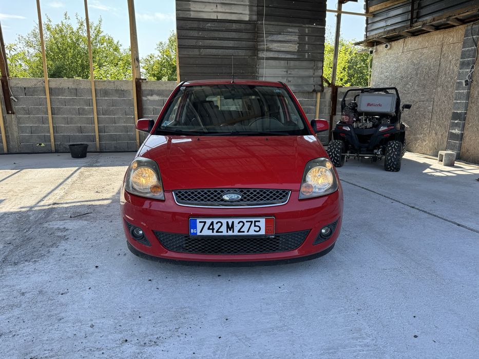 Форд фиеста 1.3 бензин 2008 Г само на части