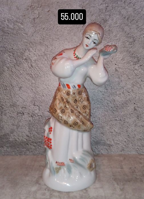 В продаже фарфоровые статуэтки СССР