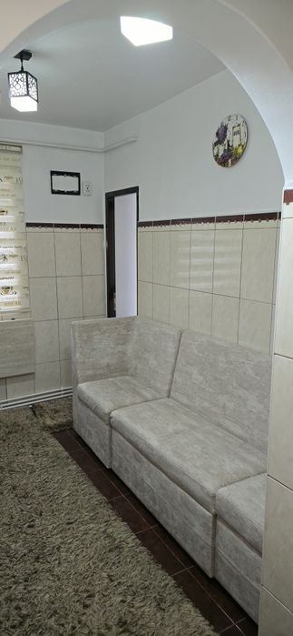 Vand 2 camere decomandat Burdujeni zona Ramiro