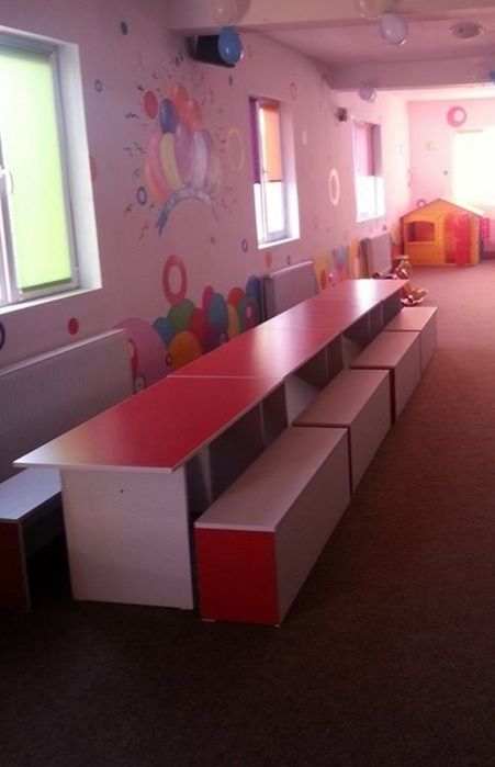 Vând mese și băncuțe din pal, pentru copii