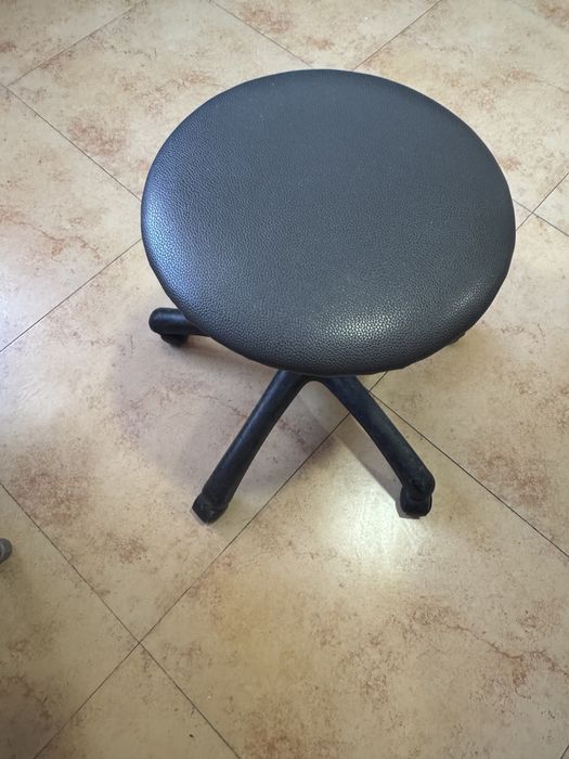 Стульчик на колесиках