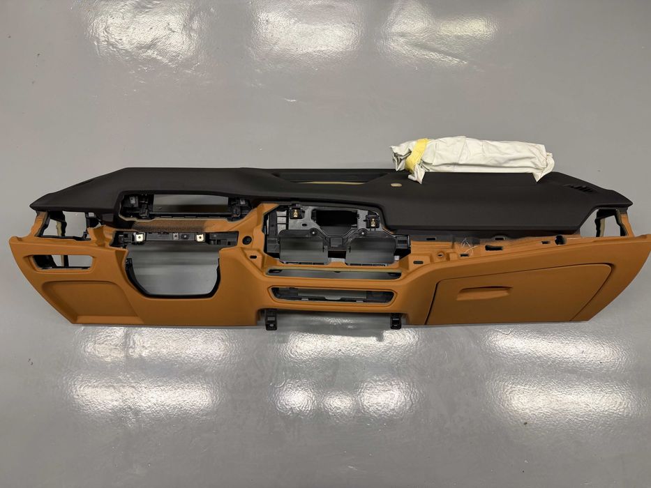 BMW G20 арматурно табло цвят cognac с airbag модул