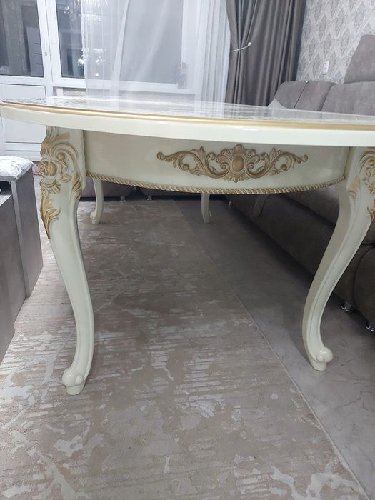 Продаю стол Обеденный