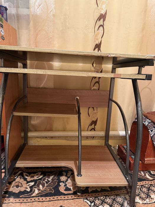 Компьютерный стол продается!