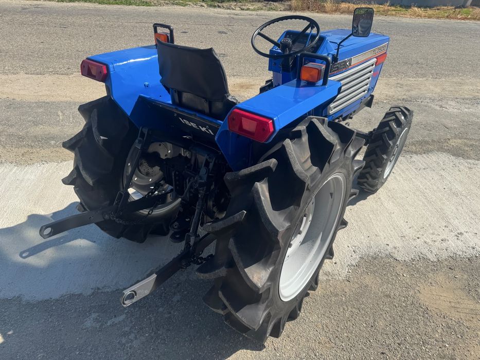 Tractor japonez Iseki 25 cai 4x4 cu freza plug