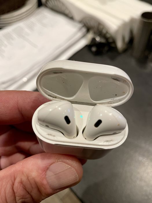 Air Pods 1-слушалки(слаба батерия)