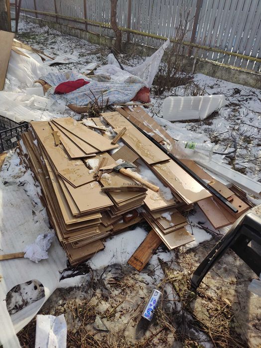 Donez lemne foc din demolări și mobila veche