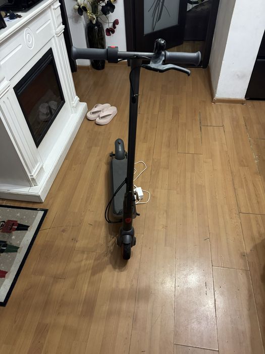Trotinetă electrică Segway Ninebot + Încărcător original - Stare foarte bună