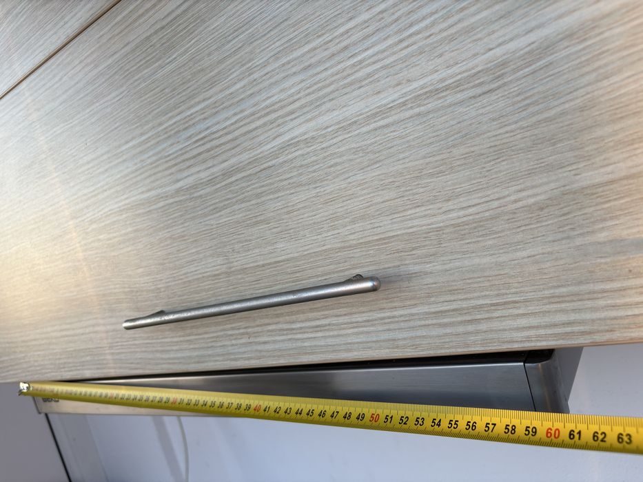 Vand hota Beko cu dulap incorporata cu tub pentru ventilare naturala