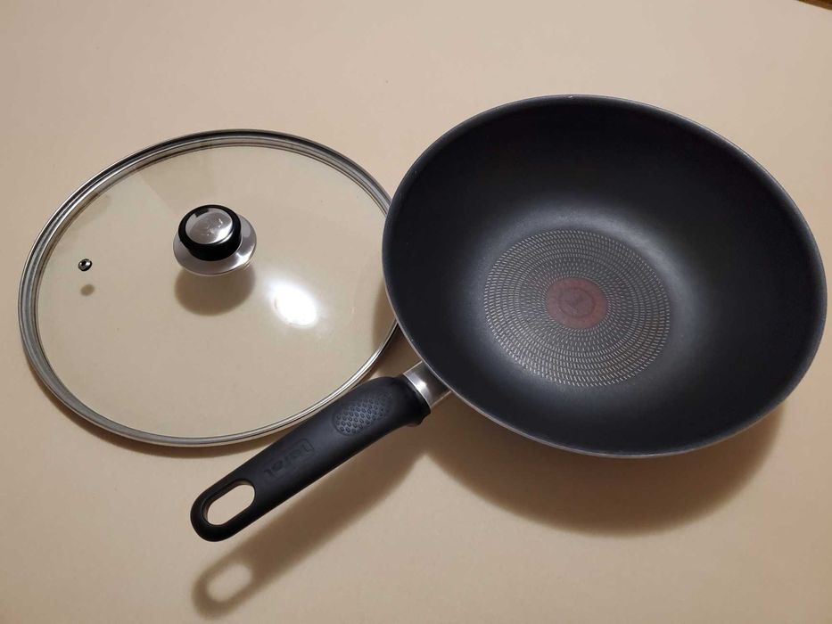 Tigaie wok Tefal Ø 29.5 x 8 cm + capac sticlă Ø 27.5 cm