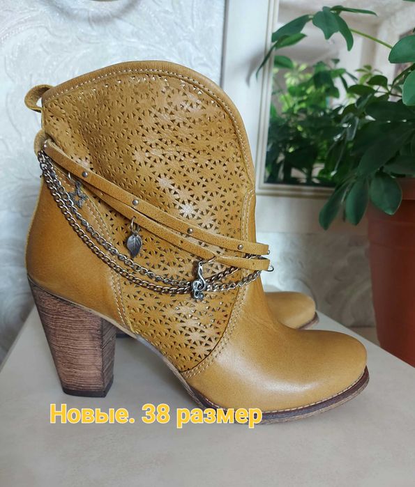 Новые ботильоны, казаки. 38 размер.