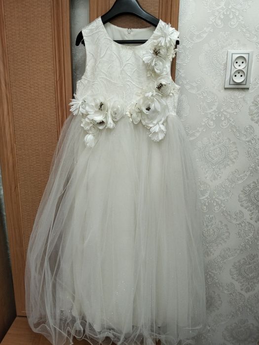 Бальные платья продам