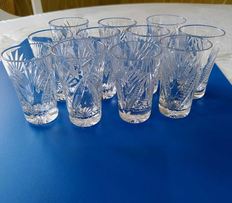 Хрустальные рюмки. 11 штук.