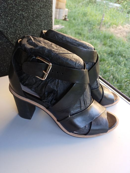 Сандали чисто нови Clark's,номер 39