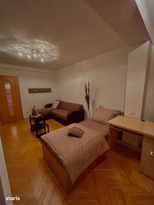 2 camere , 51,2 mp, Cinema Florin Piersic — fotografia 1