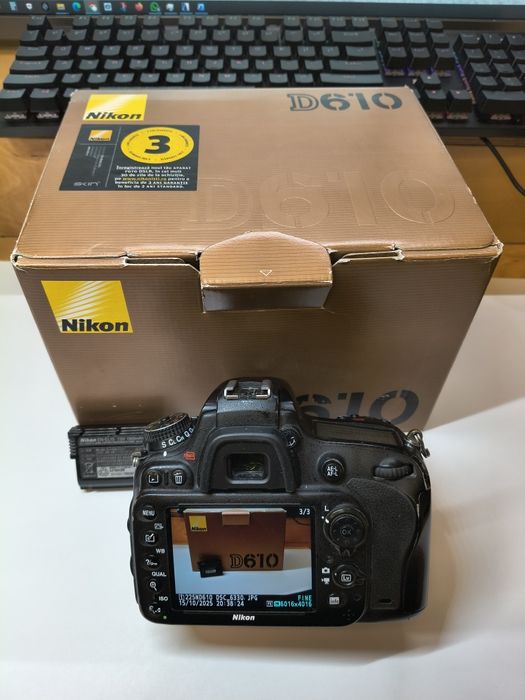 Vând aparat foto Nikon D610 + card 64gb