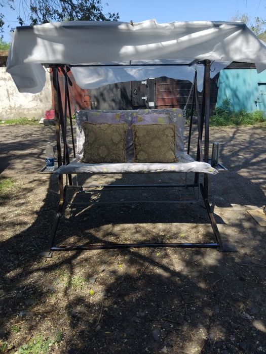 Качели новые для дома и сада.