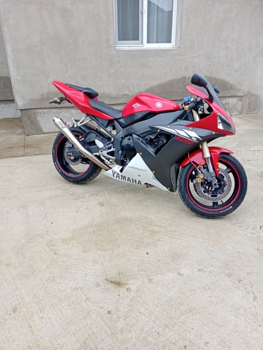 Yamaha r1  injecție ..