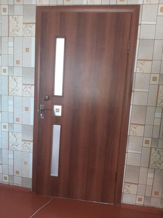 Продам двери межкомнатную 2м×90см