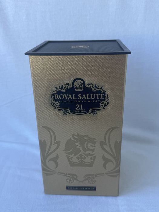 Празна бутилка и кутия от уиски Chivas Royal Salute 21 Year , Роял Салют Блендед