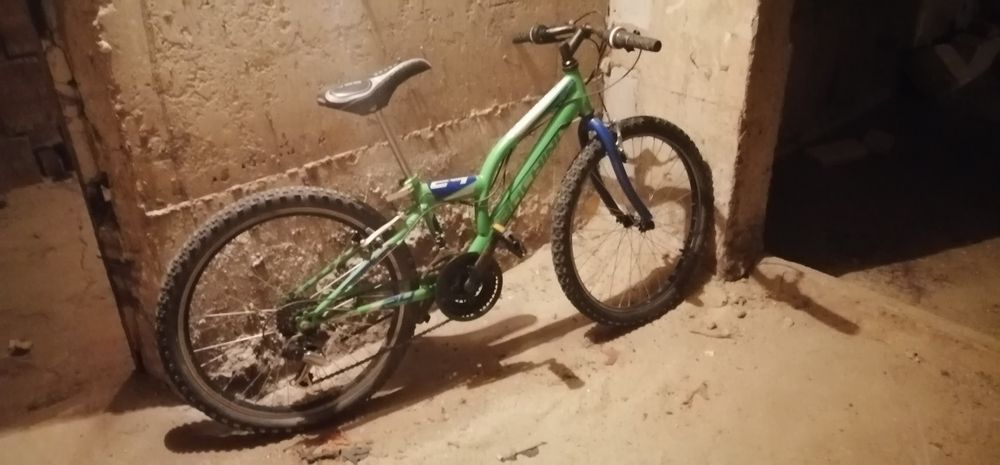 Велосипед 24" - 18  скорости.  Използуван с малки забележки!