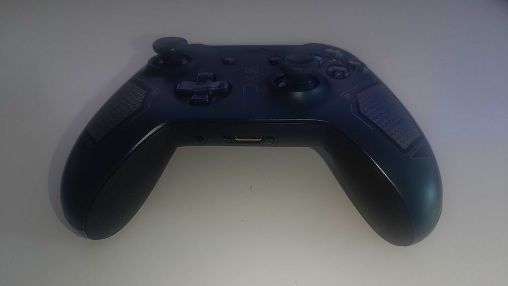 Продавам XBOX One контролери