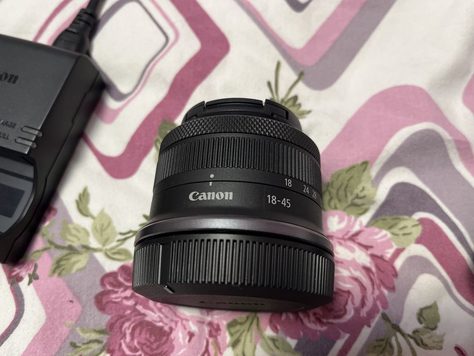 Фотоапарат Mirrorless Canon EOS R100 + Обектив RF-S 18-45мм + чанта