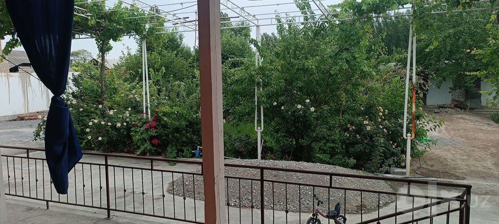Тошлок туманида ховли уй сот лади 8 сотих  келишамиз
