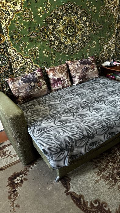 Бесплатно отдадим диван