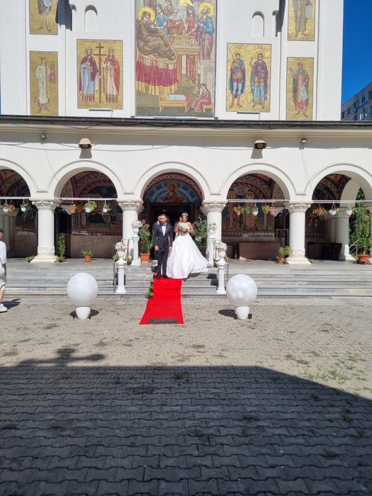 Baloane explozive pentru dansul mirilor