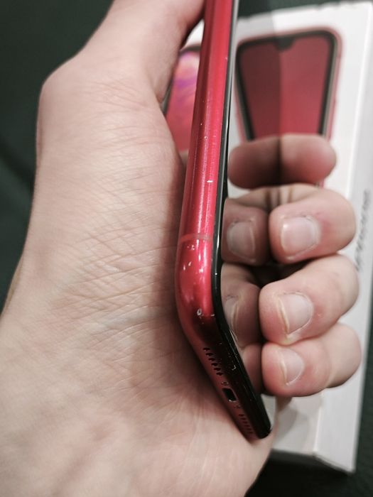 iPhone XR с коробкой, чехлом