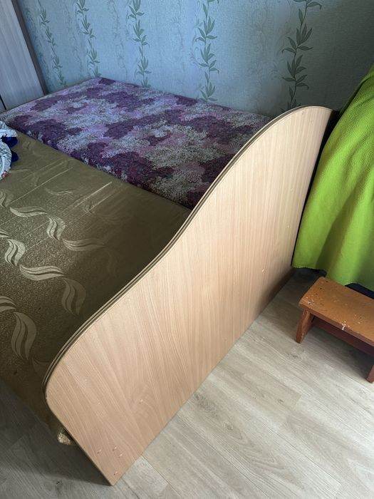 Продам диван спальный