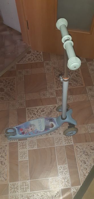 ***Продам самокат и игрушки