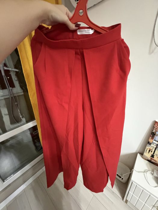 Продам красные брюки