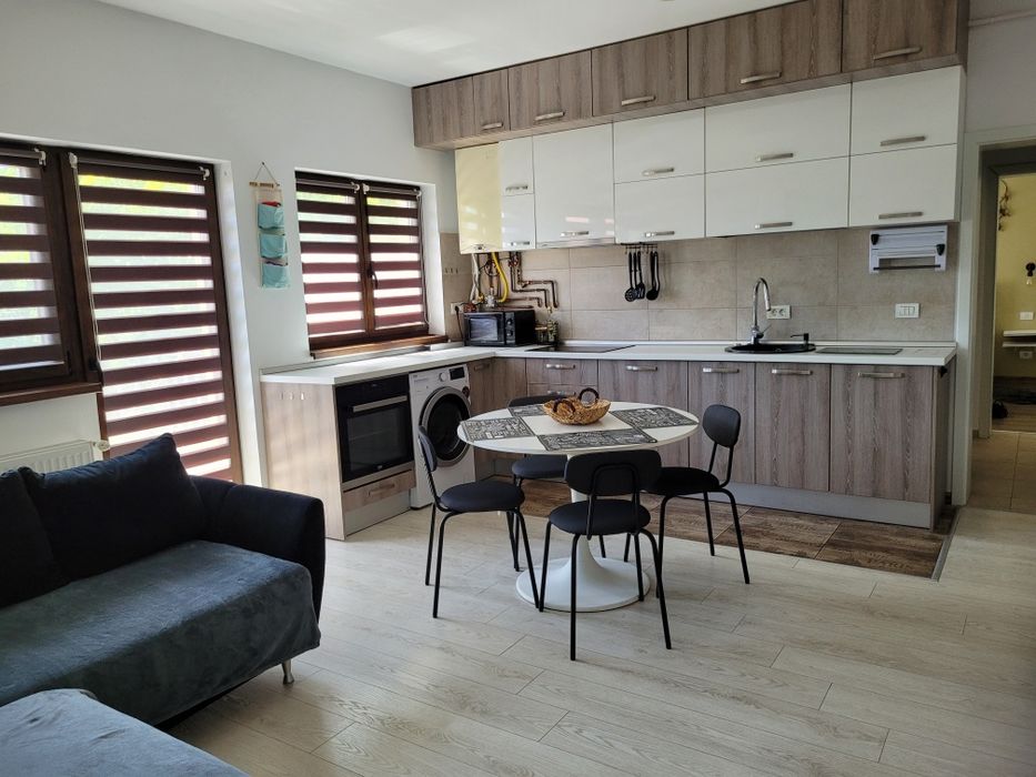 Închiriez apartament