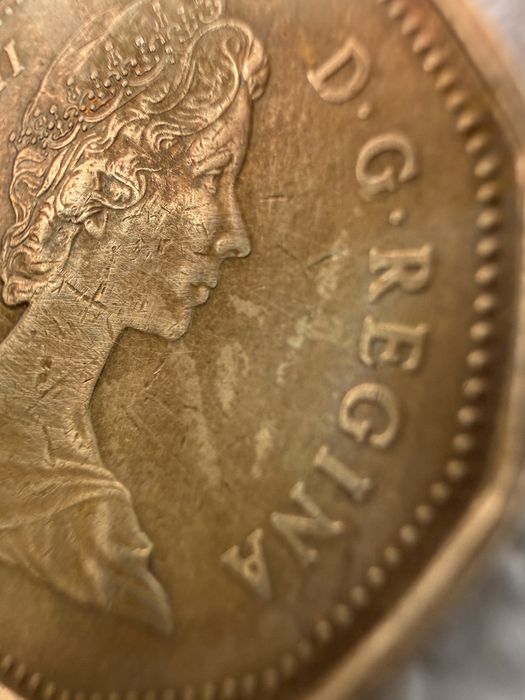 (“Loonie”), anul 1987 — prima ediție loonie.