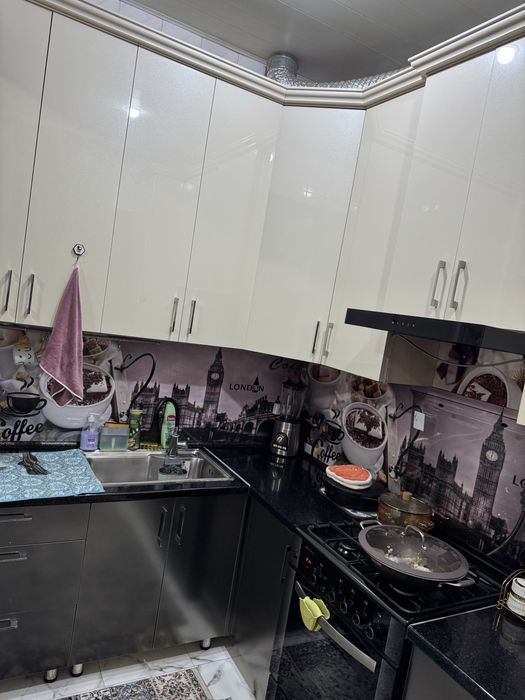 Кухня гарнитур сотилади газ ва птичка си билан бирга