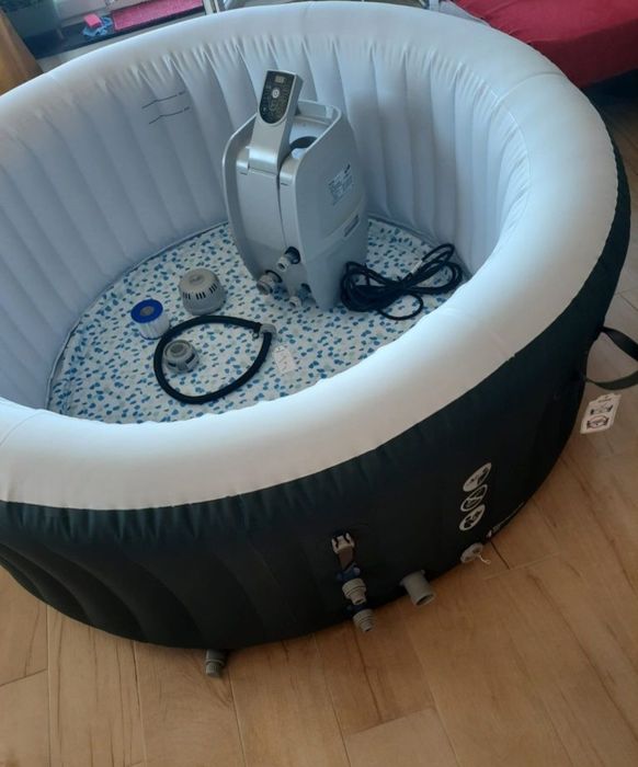 Jacuzzi gonflabil cu hidromasaj, poate fi utilizat  interior,-extrior,