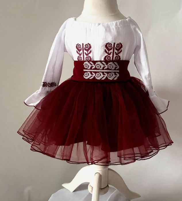 Costume tradiționale,brodate, pt fetițe