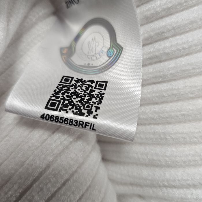 Caciula Moncler noua cu eticheta