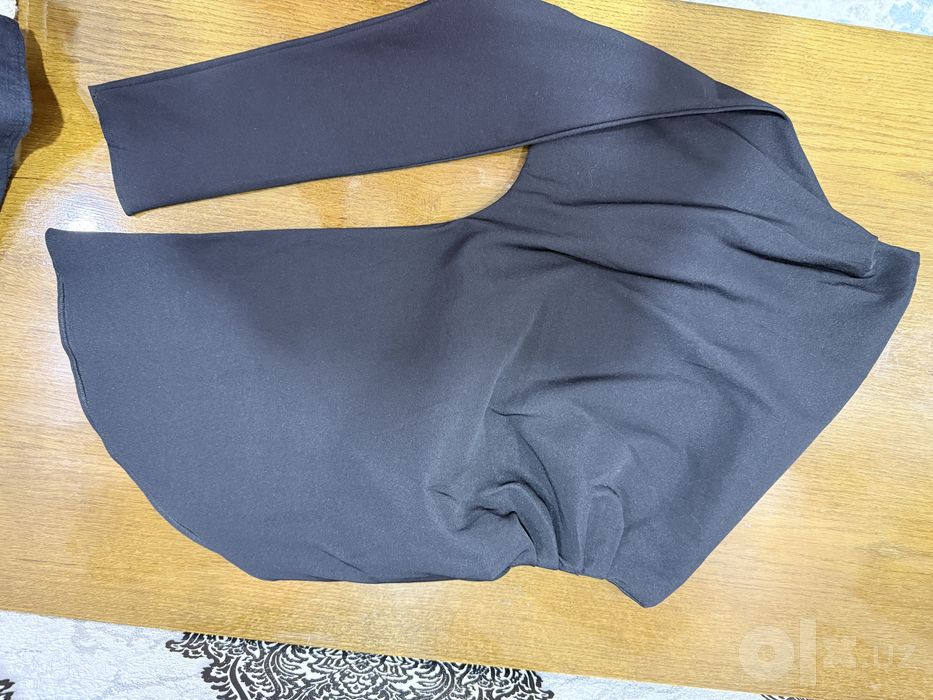 Кофты ZARA белая и черная на одно плечо