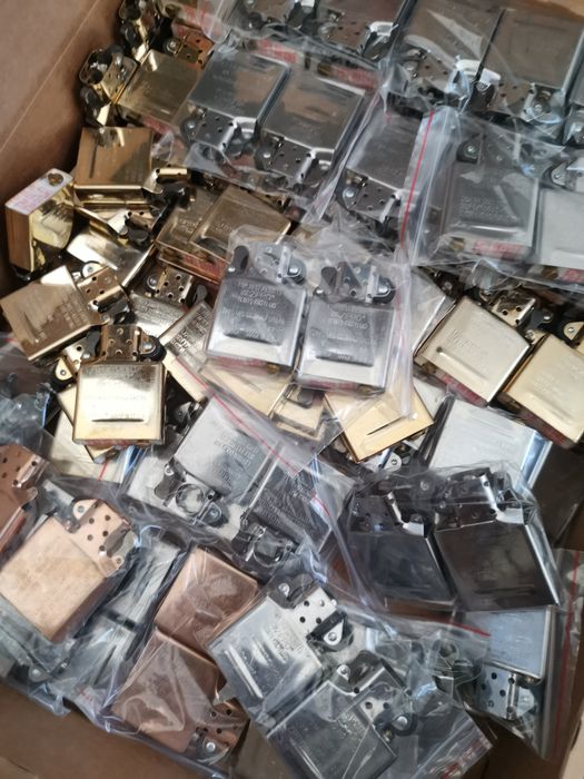 Zippo mercedes si corpuri noi
