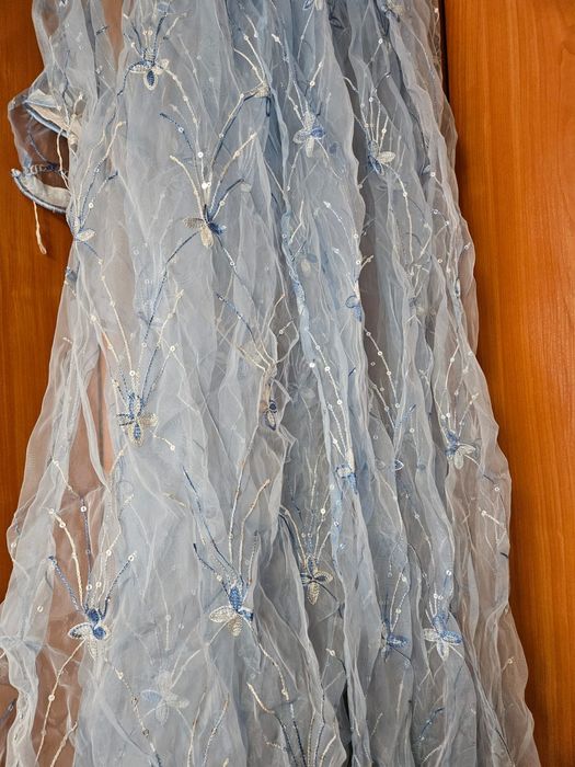 Тюль.     .     .