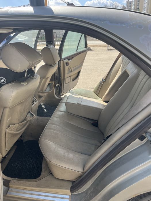 Мерседес бенз  w210 сед