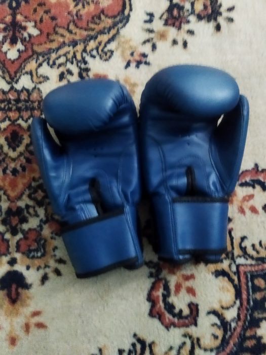 Боксерские перчатки 12-oz